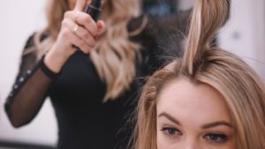 Einblick in den Friseursalon Peer – The Art of Hair an der Bredeneyer Straße in Essen